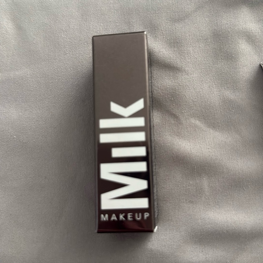 Double Dutch milk makeup color chalk